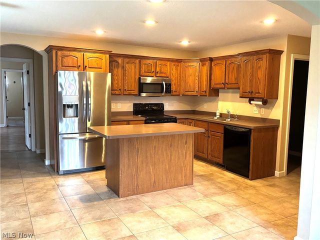 12 Cambridge Glen, Columbiana, OH 44408
