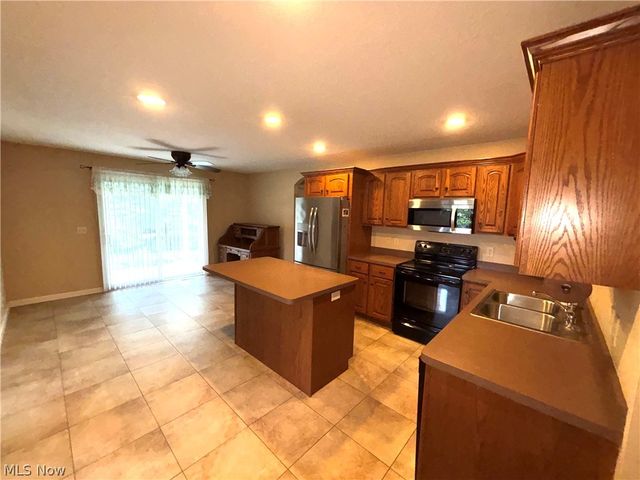 12 Cambridge Glen, Columbiana, OH 44408