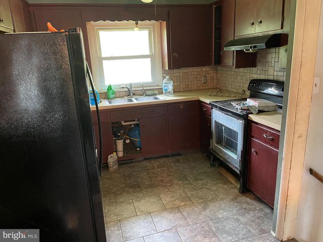 4 TRUCE RD, New Providence, PA 17560