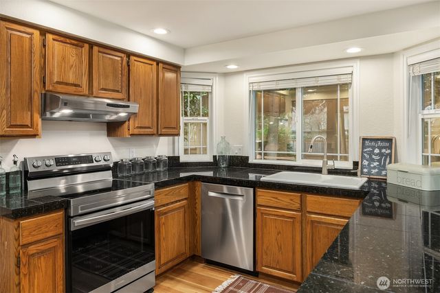 1335 232nd Place NE, Sammamish, WA 98074