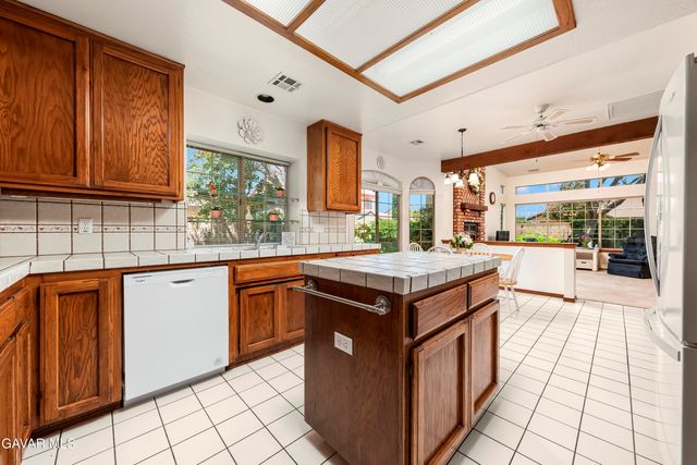 3803 W Avenue J15, Lancaster, CA 93536