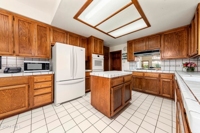 3803 W Avenue J15, Lancaster, CA 93536
