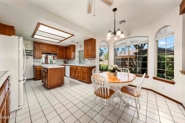 3803 W Avenue J15, Lancaster, CA 93536