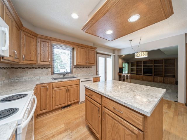 4709 67th Street, Urbandale, IA 50322