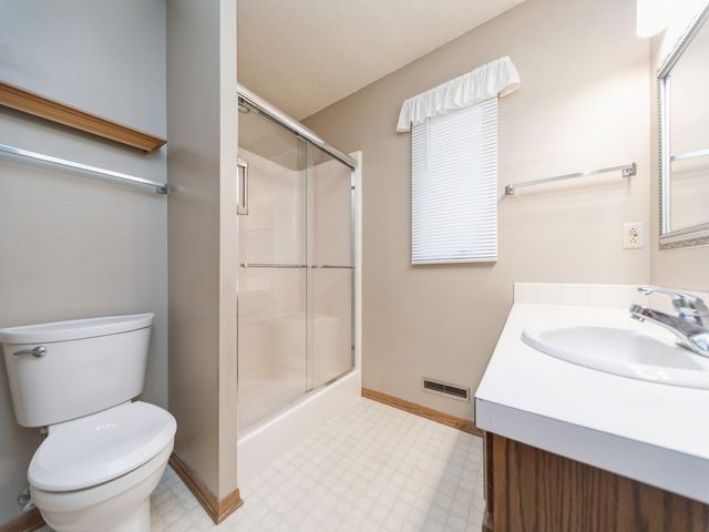 4709 67th Street, Urbandale, IA 50322