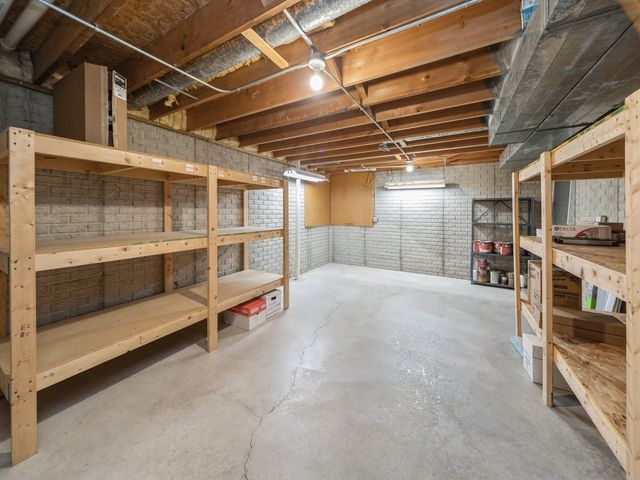 4709 67th Street, Urbandale, IA 50322