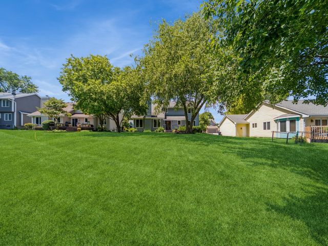 4709 67th Street, Urbandale, IA 50322