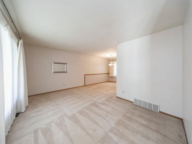 4709 67th Street, Urbandale, IA 50322