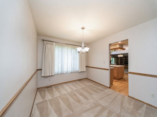 4709 67th Street, Urbandale, IA 50322