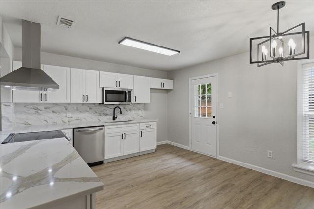 610 Galbraith Street, Lake Dallas, TX 75065