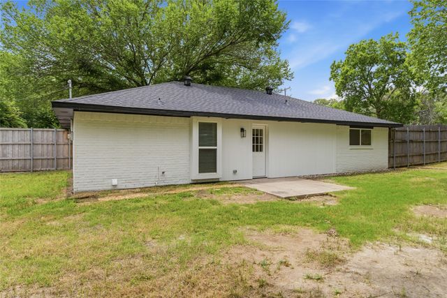 610 Galbraith Street, Lake Dallas, TX 75065