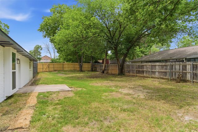 610 Galbraith Street, Lake Dallas, TX 75065