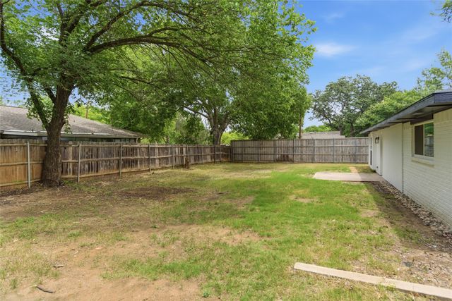 610 Galbraith Street, Lake Dallas, TX 75065