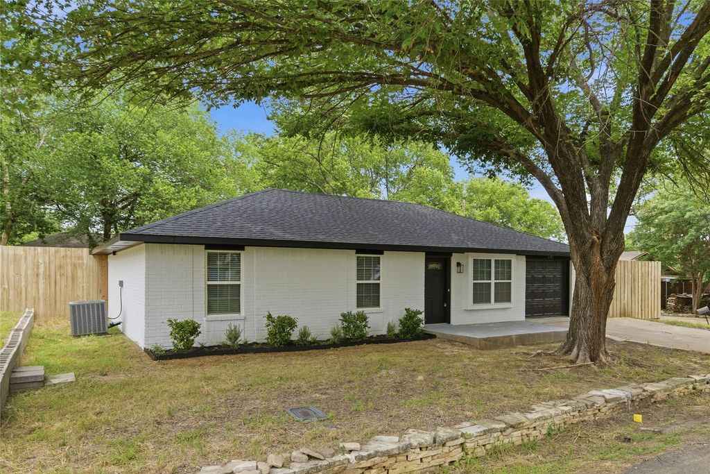 610 Galbraith Street, Lake Dallas, TX 75065