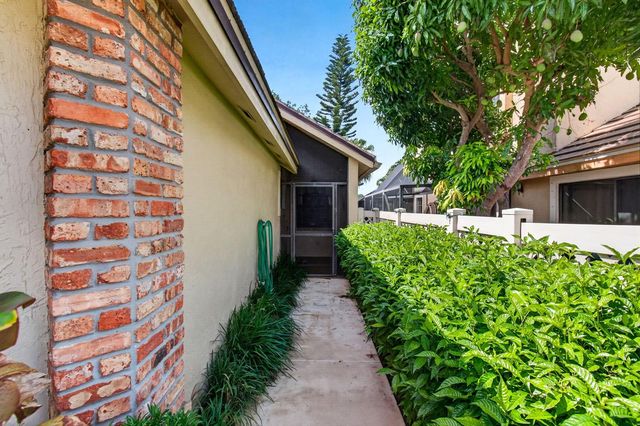 7004 Bitterbush Place, Boynton Beach, FL 33472