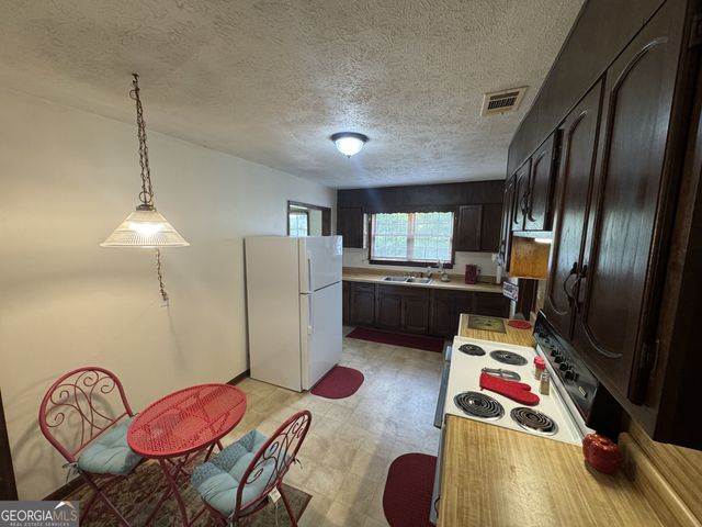 195 PINE VALLEY Road, Hiram, GA 30141