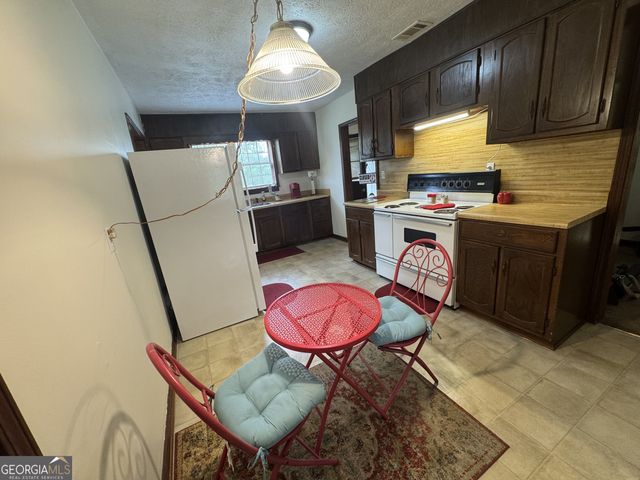 195 PINE VALLEY Road, Hiram, GA 30141