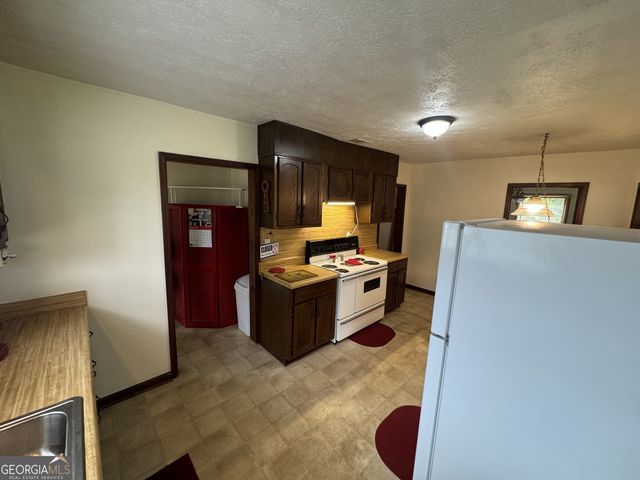 195 PINE VALLEY Road, Hiram, GA 30141