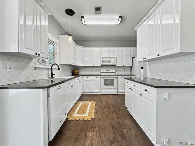587 Bentmoor Drive, Helena, AL 35080