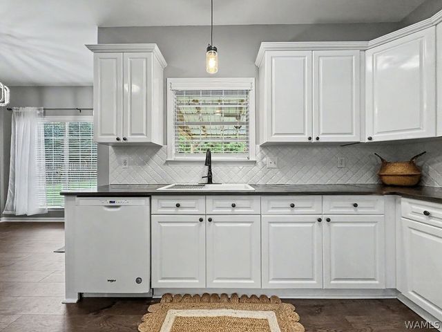 587 Bentmoor Drive, Helena, AL 35080
