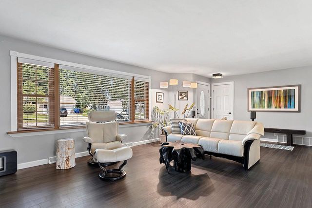 825 W MARQUETTE STREET, Appleton, WI 54914