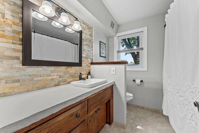 825 W MARQUETTE STREET, Appleton, WI 54914