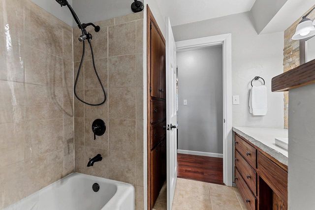 825 W MARQUETTE STREET, Appleton, WI 54914