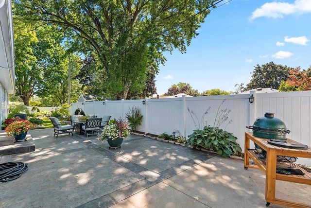 825 W MARQUETTE STREET, Appleton, WI 54914