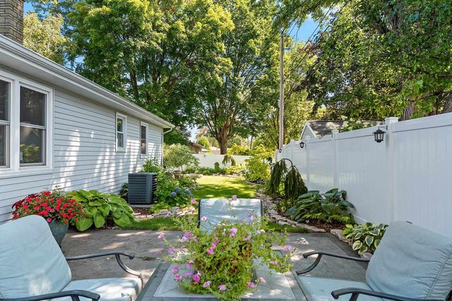 825 W MARQUETTE STREET, Appleton, WI 54914