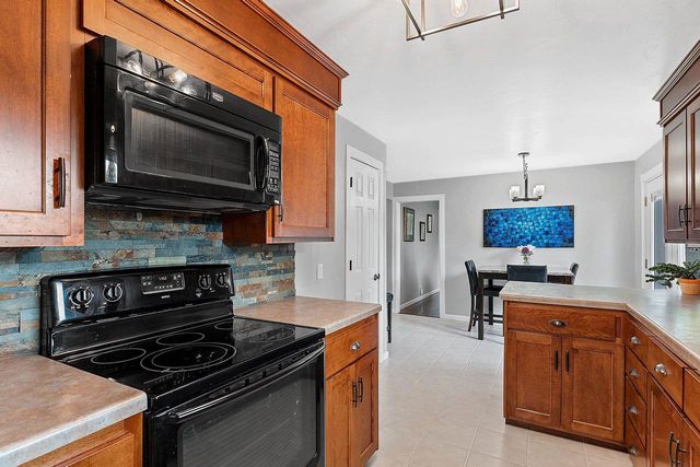 825 W MARQUETTE STREET, Appleton, WI 54914
