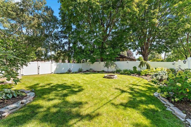 825 W MARQUETTE STREET, Appleton, WI 54914