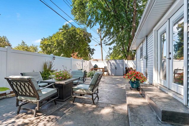 825 W MARQUETTE STREET, Appleton, WI 54914