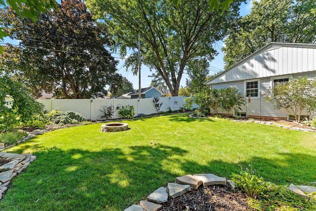 825 W MARQUETTE STREET, Appleton, WI 54914