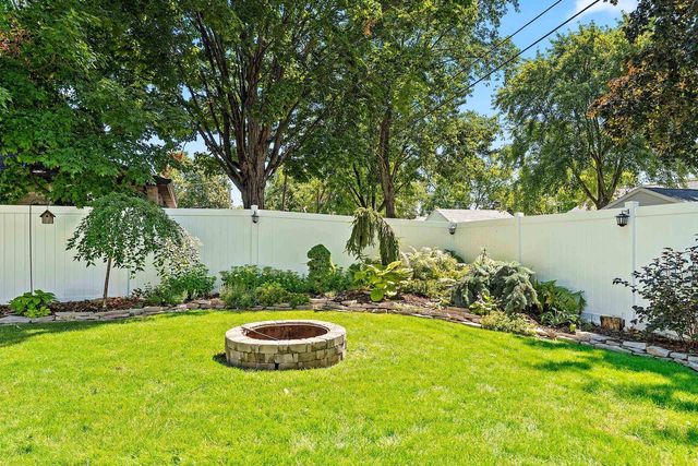 825 W MARQUETTE STREET, Appleton, WI 54914