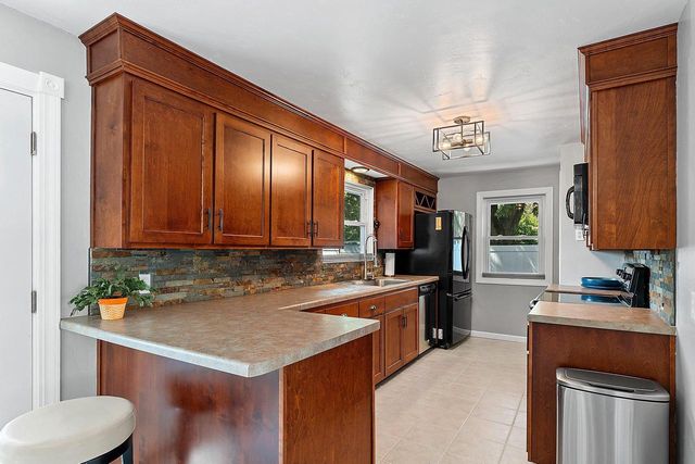 825 W MARQUETTE STREET, Appleton, WI 54914