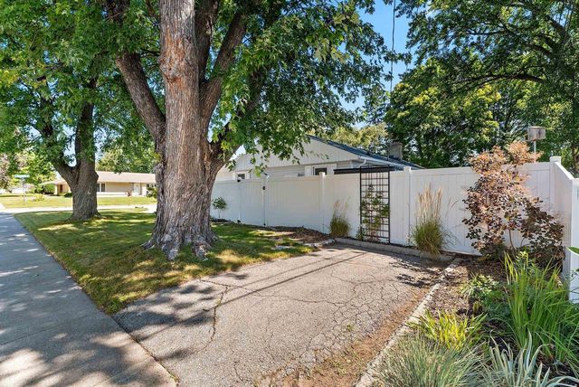 825 W MARQUETTE STREET, Appleton, WI 54914
