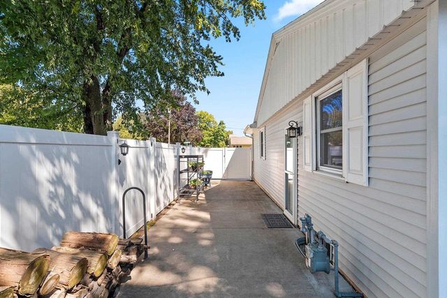 825 W MARQUETTE STREET, Appleton, WI 54914