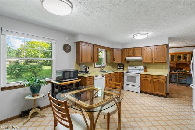 7888 Fox Run Avenue NW, North Canton, OH 44720
