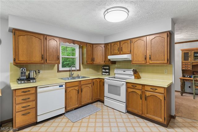 7888 Fox Run Avenue NW, North Canton, OH 44720