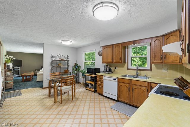 7888 Fox Run Avenue NW, North Canton, OH 44720