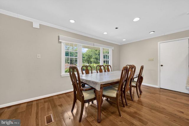 2729 CLARKES LANDING DR, Oakton, VA 22124