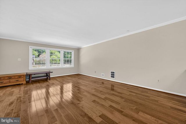 2729 CLARKES LANDING DR, Oakton, VA 22124