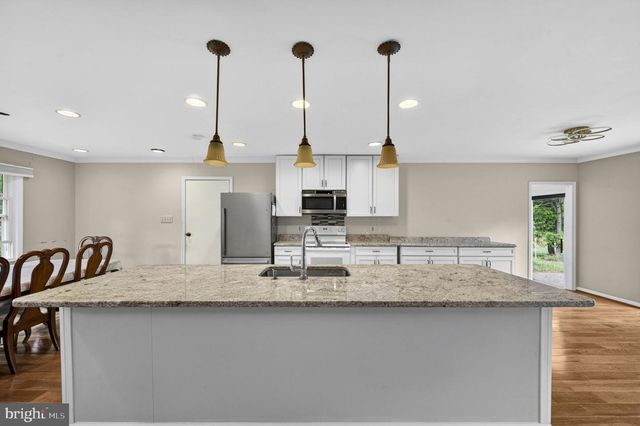 2729 CLARKES LANDING DR, Oakton, VA 22124