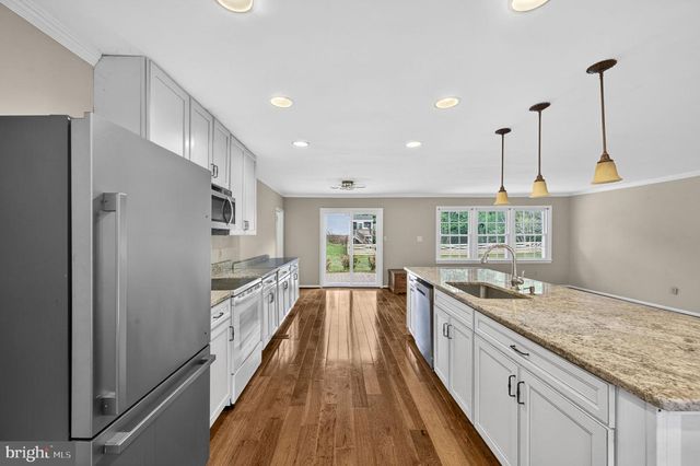 2729 CLARKES LANDING DR, Oakton, VA 22124