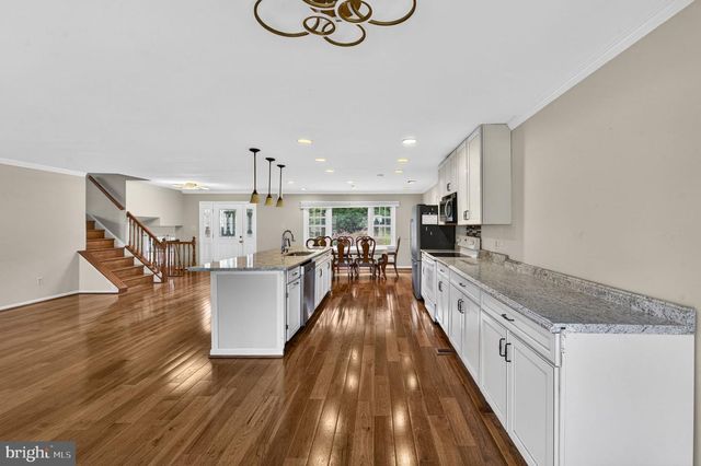 2729 CLARKES LANDING DR, Oakton, VA 22124