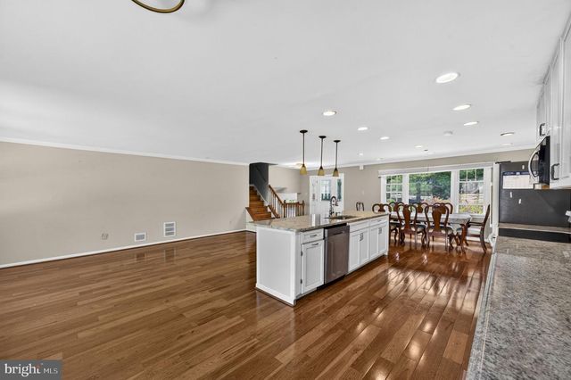 2729 CLARKES LANDING DR, Oakton, VA 22124
