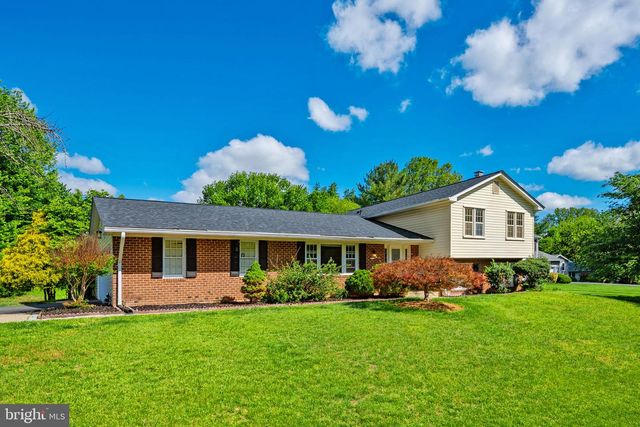 2729 CLARKES LANDING DR, Oakton, VA 22124