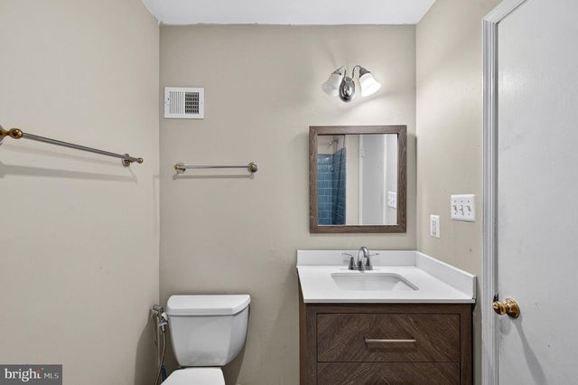 2729 CLARKES LANDING DR, Oakton, VA 22124