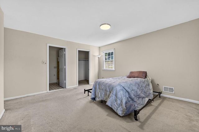 2729 CLARKES LANDING DR, Oakton, VA 22124