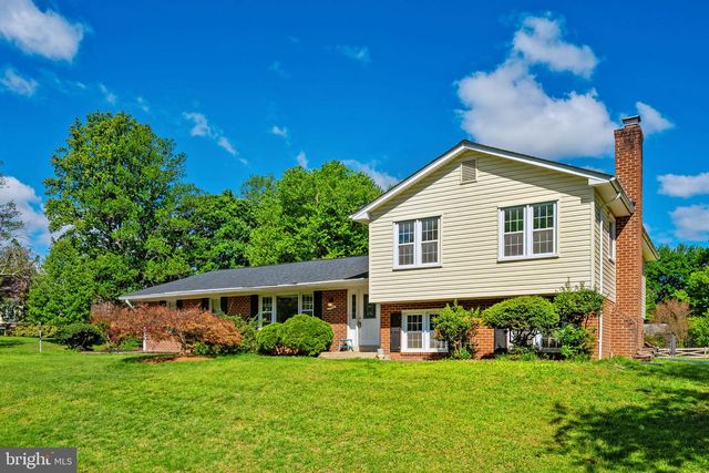 2729 CLARKES LANDING DR, Oakton, VA 22124
